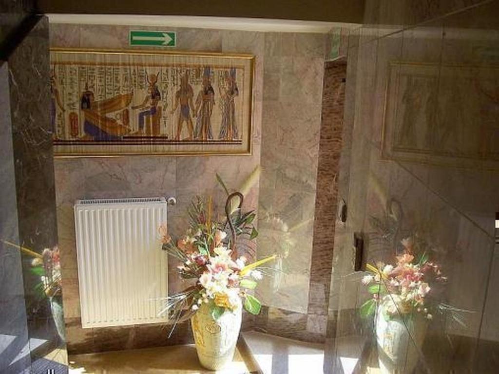 Hotel Faraon Kielce Bagian luar foto
