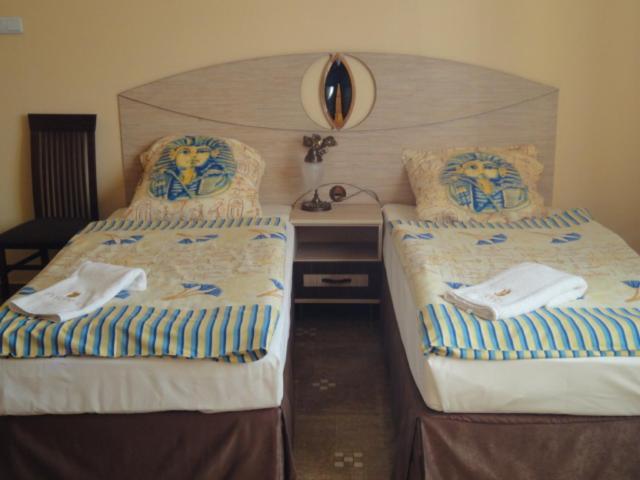 Hotel Faraon Kielce Bagian luar foto